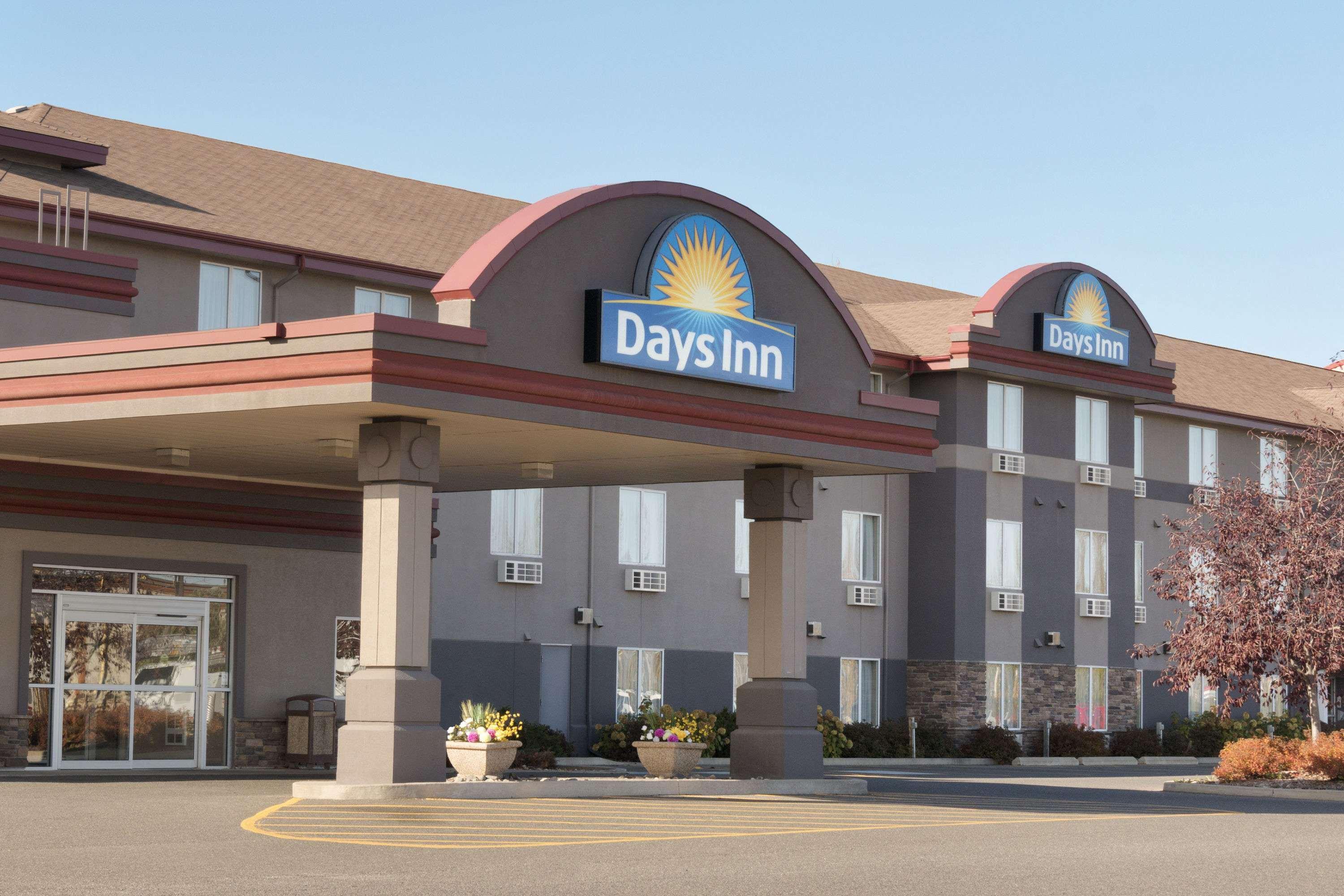 Days Inn & Suites By Wyndham Thunder Bay Exterior photo